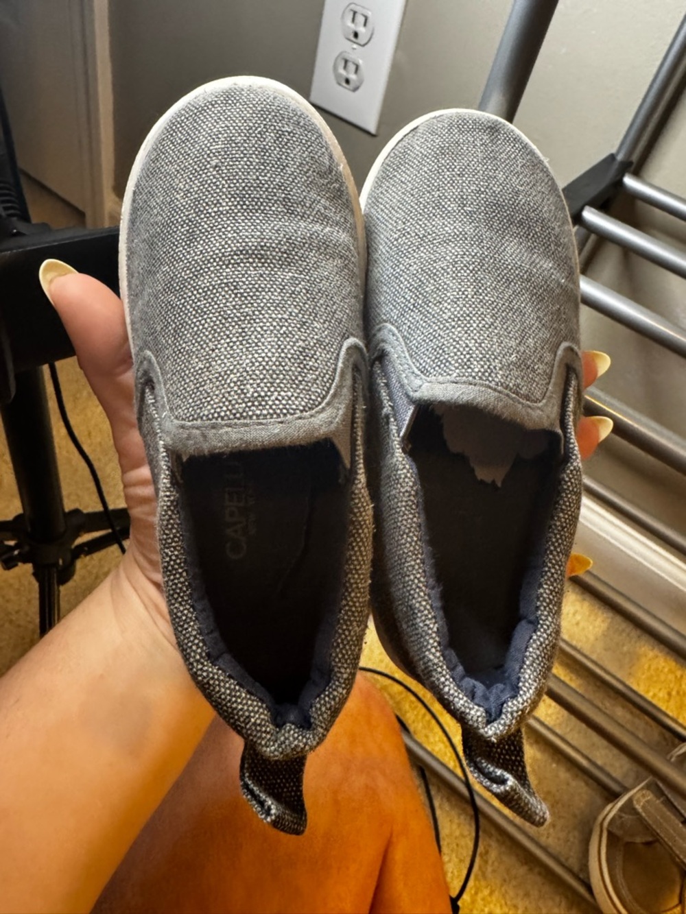 5/$25 EUC Kids Slip-On Canvas Sneakers - Gray Toddler Size 9 - Picture 4 of 7